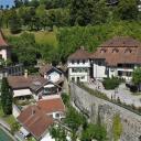 Vanaf de Nydeggbrücke over de Aare rivier heb je mooi zicht op de Altstadt van Bern