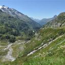 Net voorbij de Sustenpas zicht de andere kant op, de besneeuwde top links is de 2900 meter hoge Giglistock